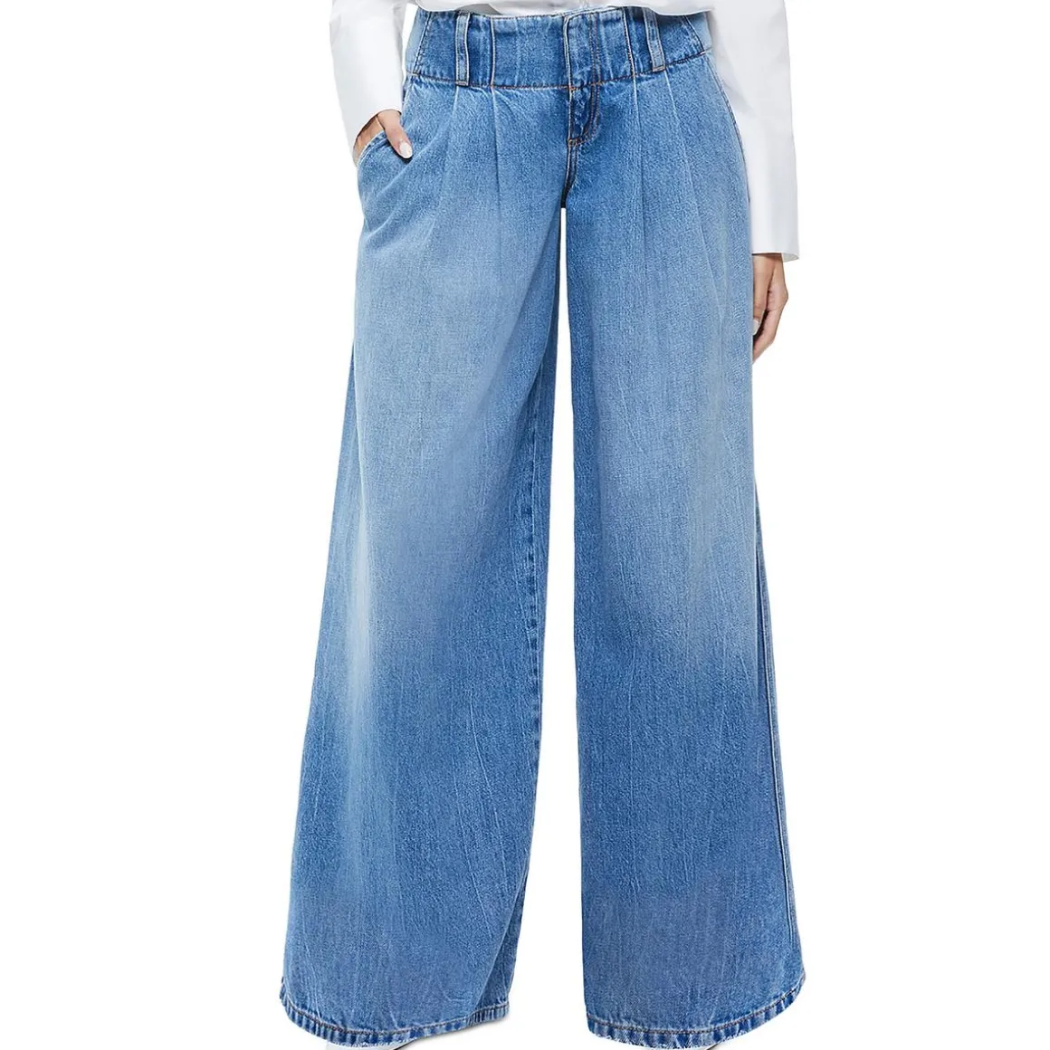 Pleated Pocket Wide Leg Jeans